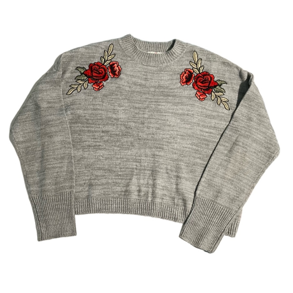 M Wyld Hart Women’s Floral Embroidered Roses Crewneck Cropped Knit Sweater